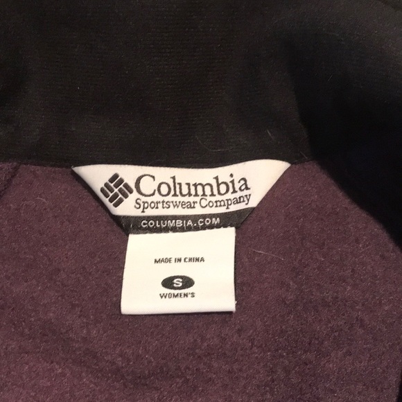 A dark purple Columbia vest - Picture 3 of 6
